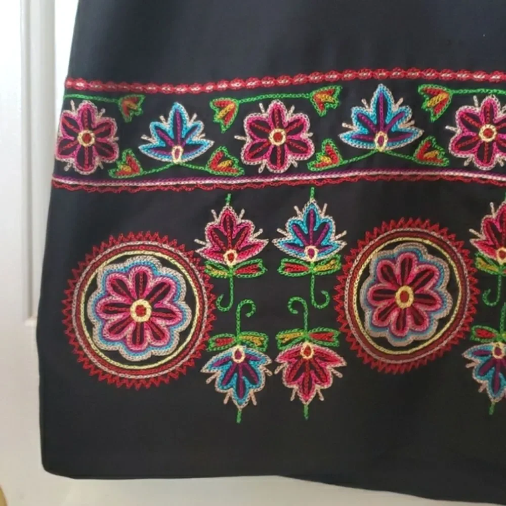 ANN TAYLOR Black Silk Embroidered Floral Midi Skirt Petite 6P A‑Line Elegant